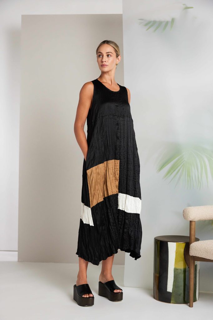 Crushed Dress With Colour Bands in Black/Off White