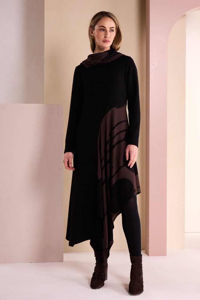 Curved Print Panel Dress in Black/Choko
