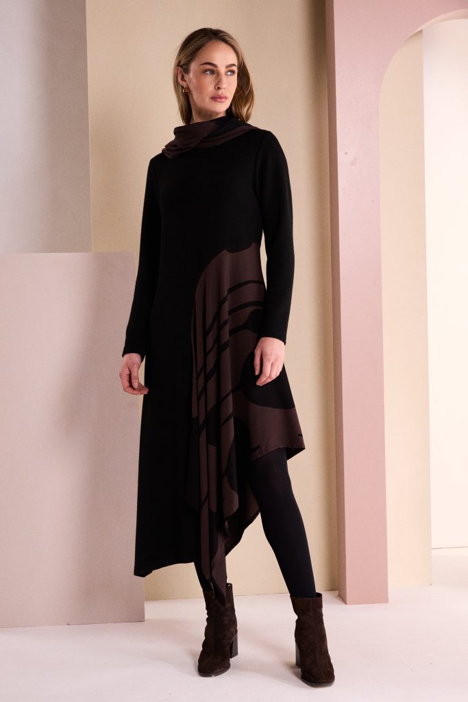 Curved Print Panel Dress in Black/Choko