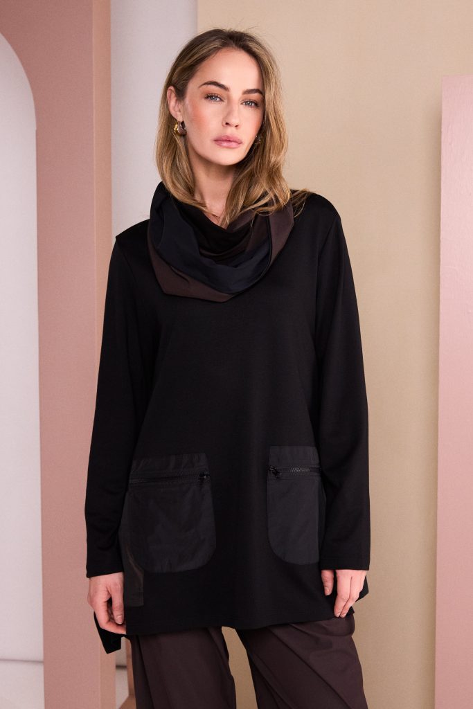 Stripped Neckpiece in Black/Choko