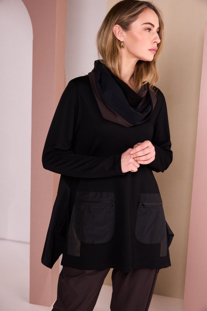 Stripped Neckpiece in Black/Choko