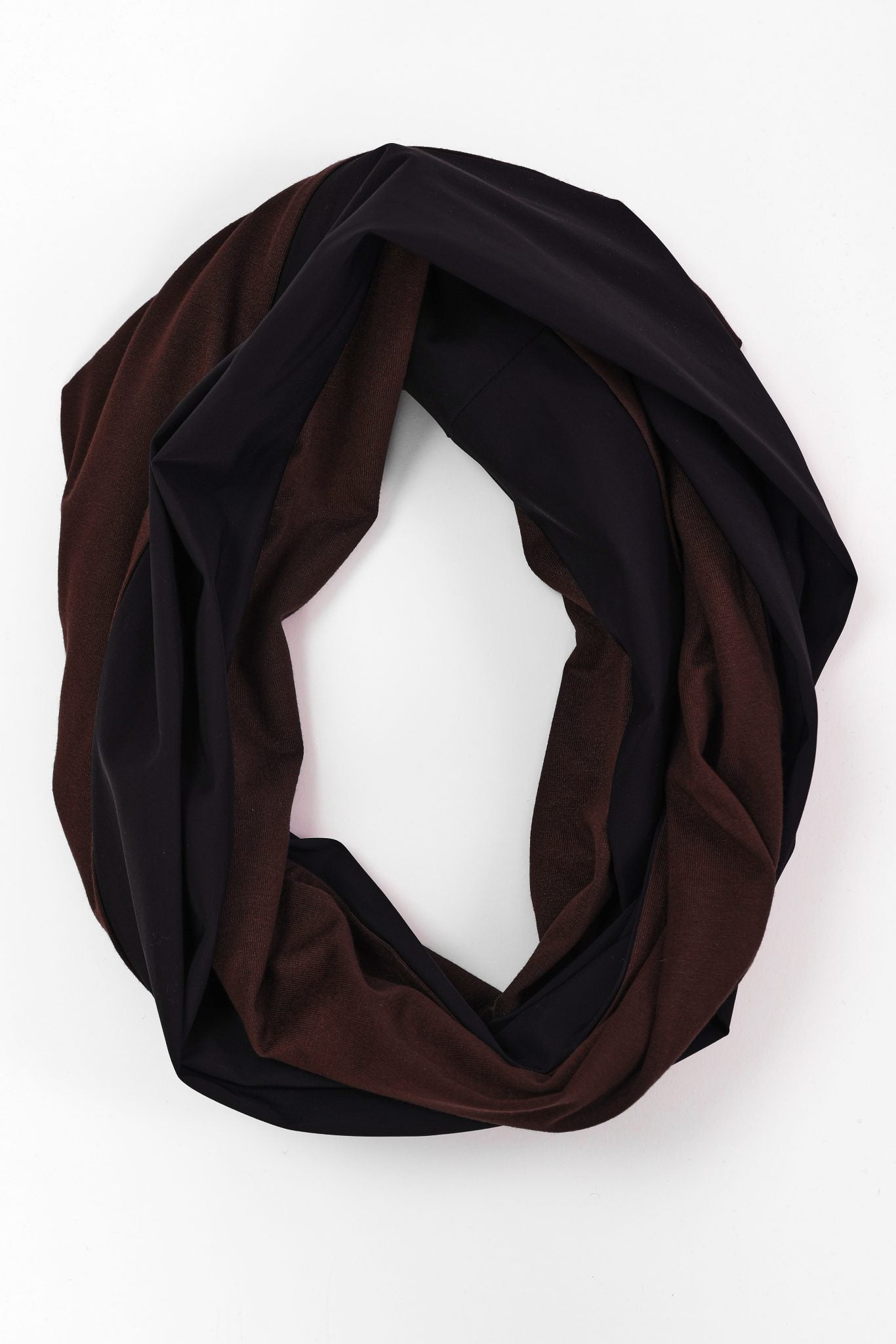 Stripped Neckpiece in Black/Choko