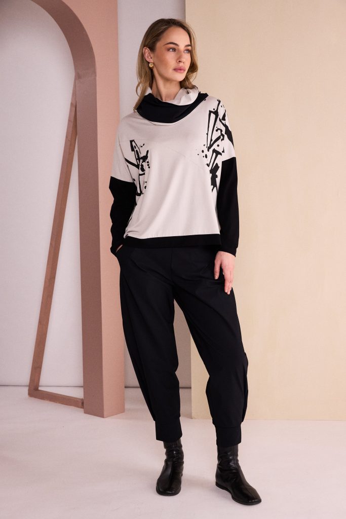 Placement Print Top With Front Angle Seam in Sand/Black