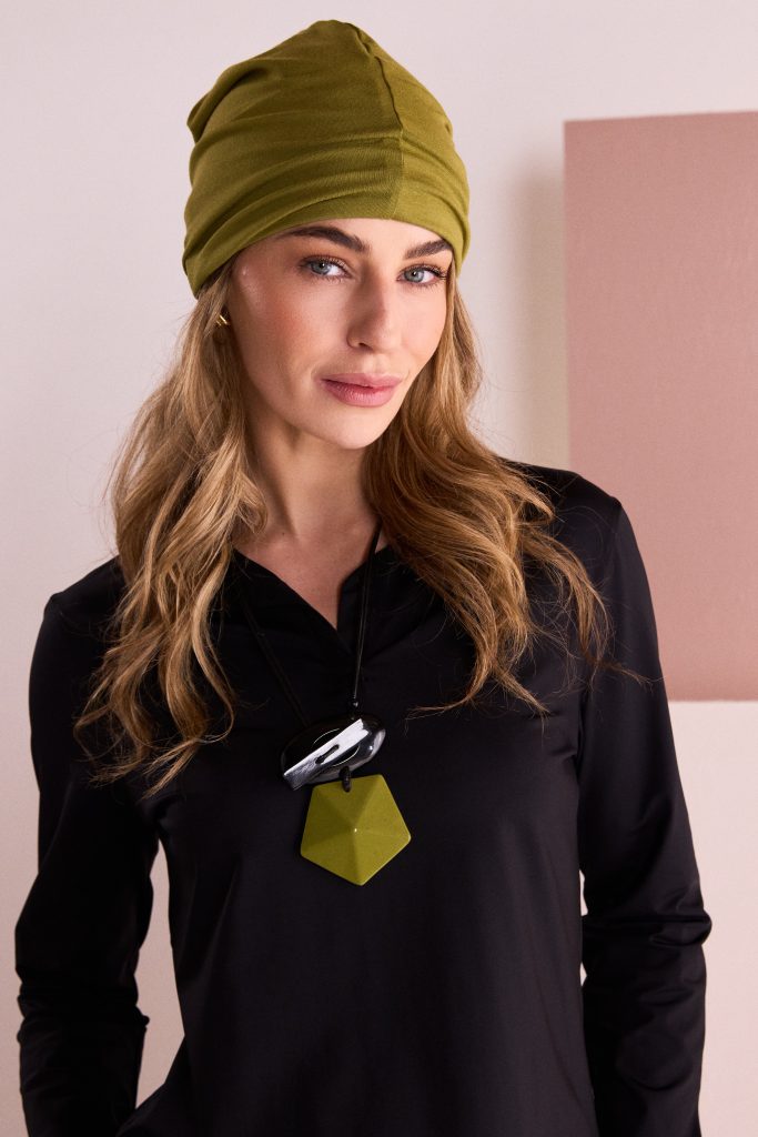 Contrast Turn Up Beanie Hat And Glove Set in Avacado/Black