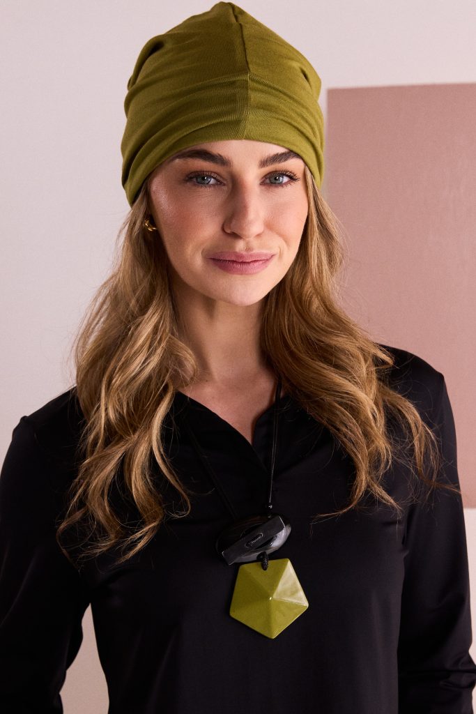 Contrast Turn Up Beanie Hat And Glove Set in Avacado/Black