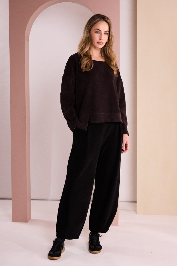 Ribbed Round Neck Top in Choko