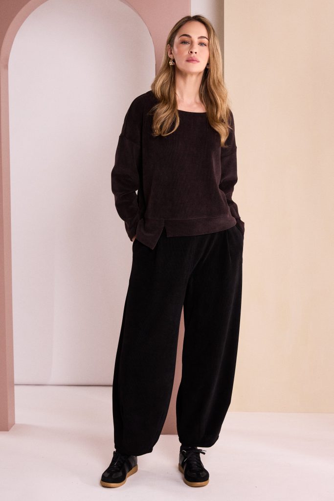 Ribbed Round Neck Top in Choko