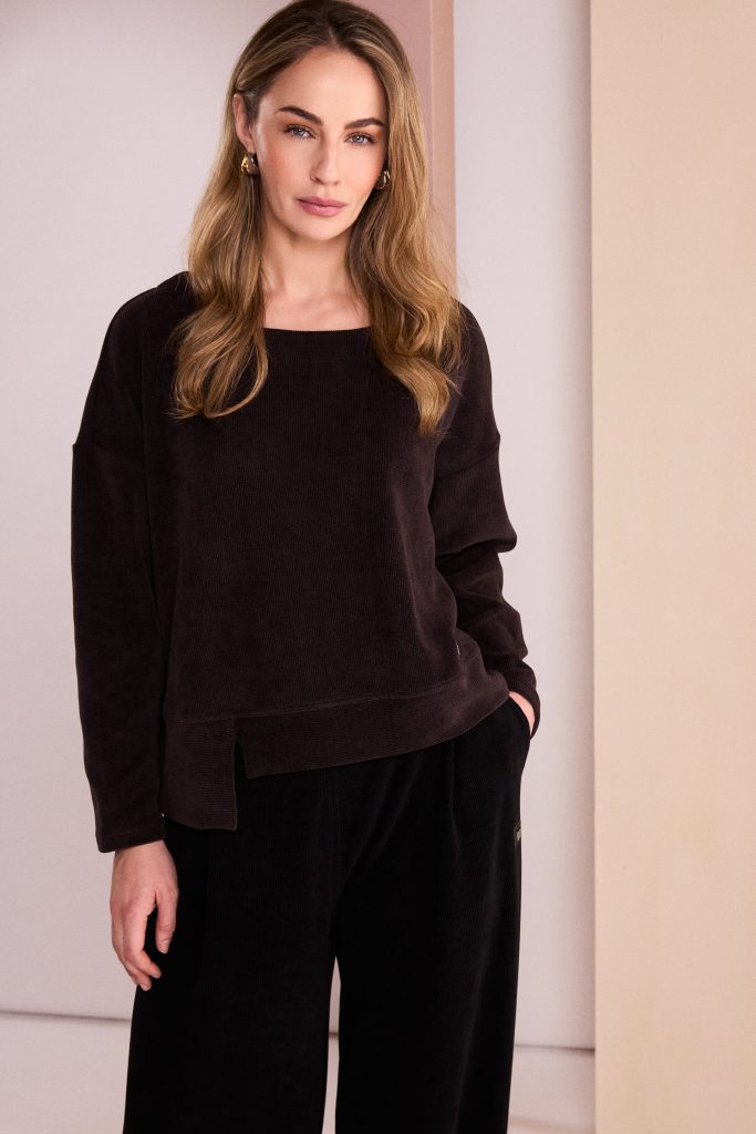 Ribbed Round Neck Top in Choko