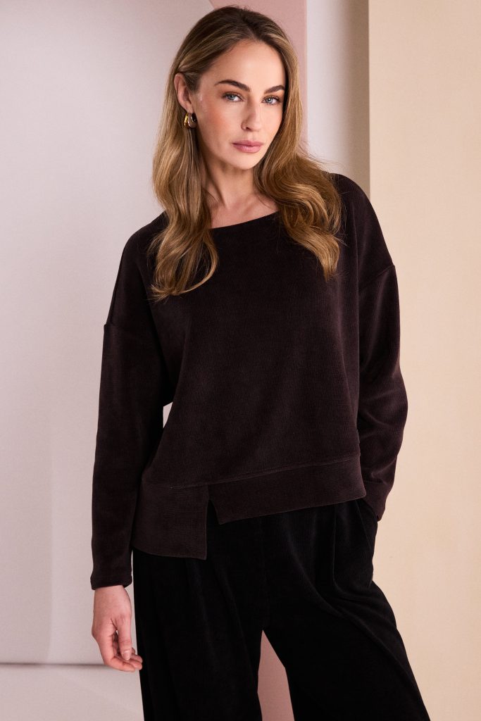 Ribbed Round Neck Top in Choko