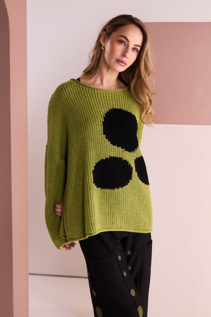 Round Neck Knit With Spot in Avocado/Black
