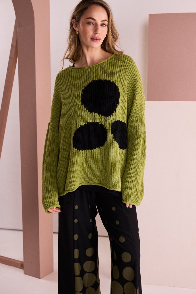 Round Neck Knit With Spot in Avocado/Black