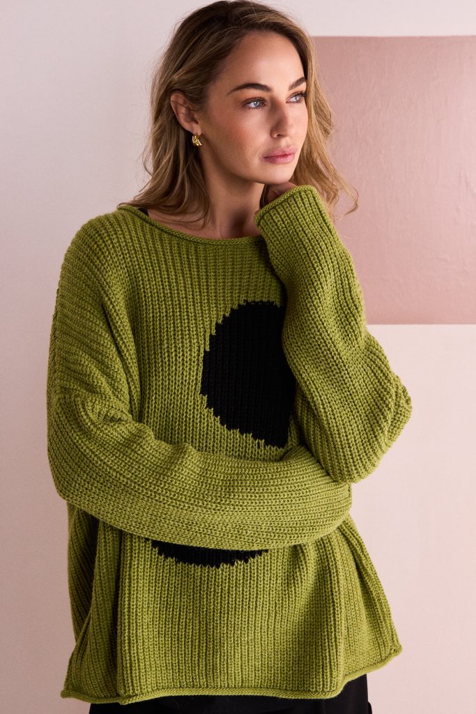 Round Neck Knit With Spot in Avocado/Black