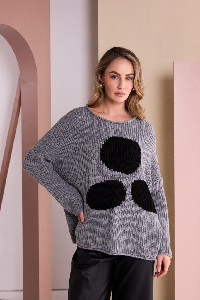 Round Neck Knit With Spot in Grey/Black
