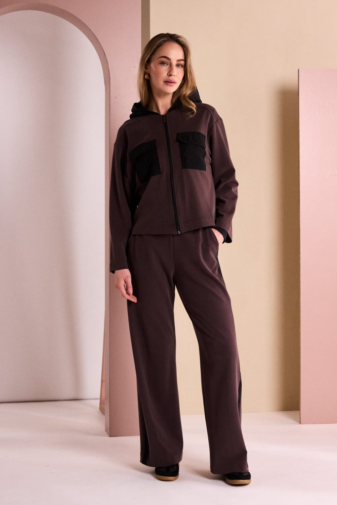Wide Leg Trouser With Contrast Panel in Black/Choko
