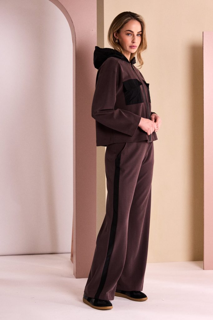 Wide Leg Trouser With Contrast Panel in Black/Choko