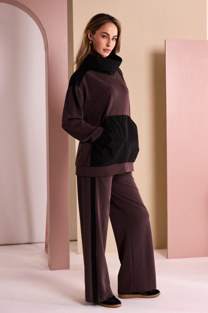 Wide Leg Trouser With Contrast Panel in Black/Choko