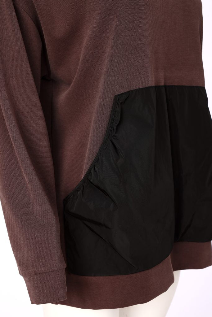 Top With Metal Scrunched Neck in Black/Choko