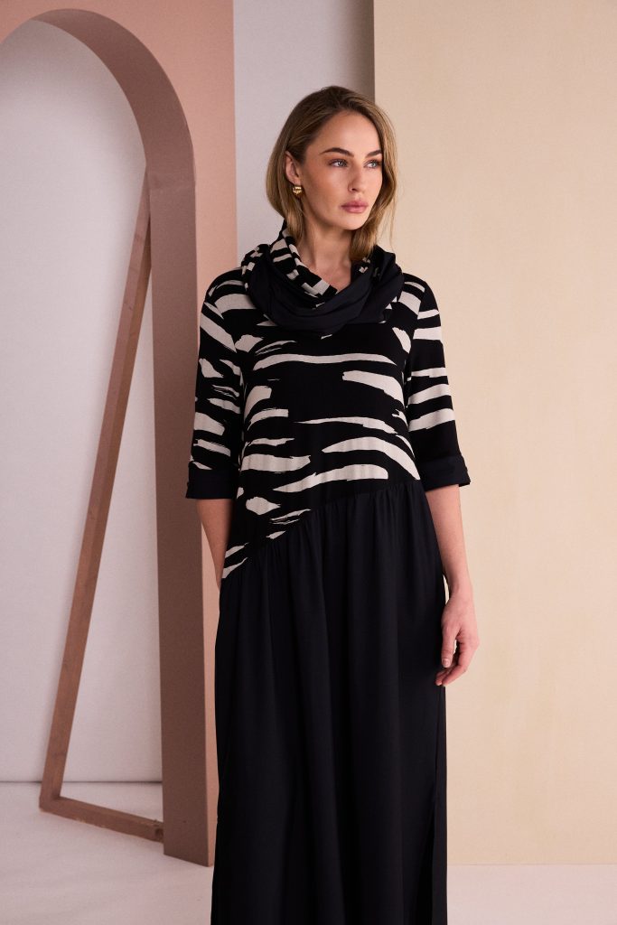 Print Snood in Black/Sand