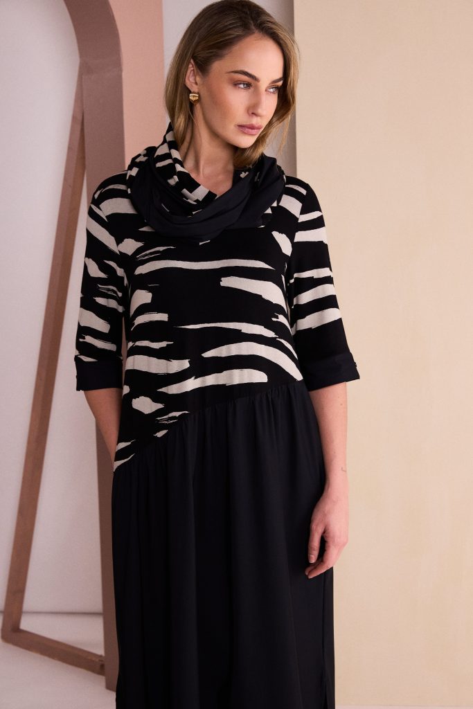 Print Snood in Black/Sand