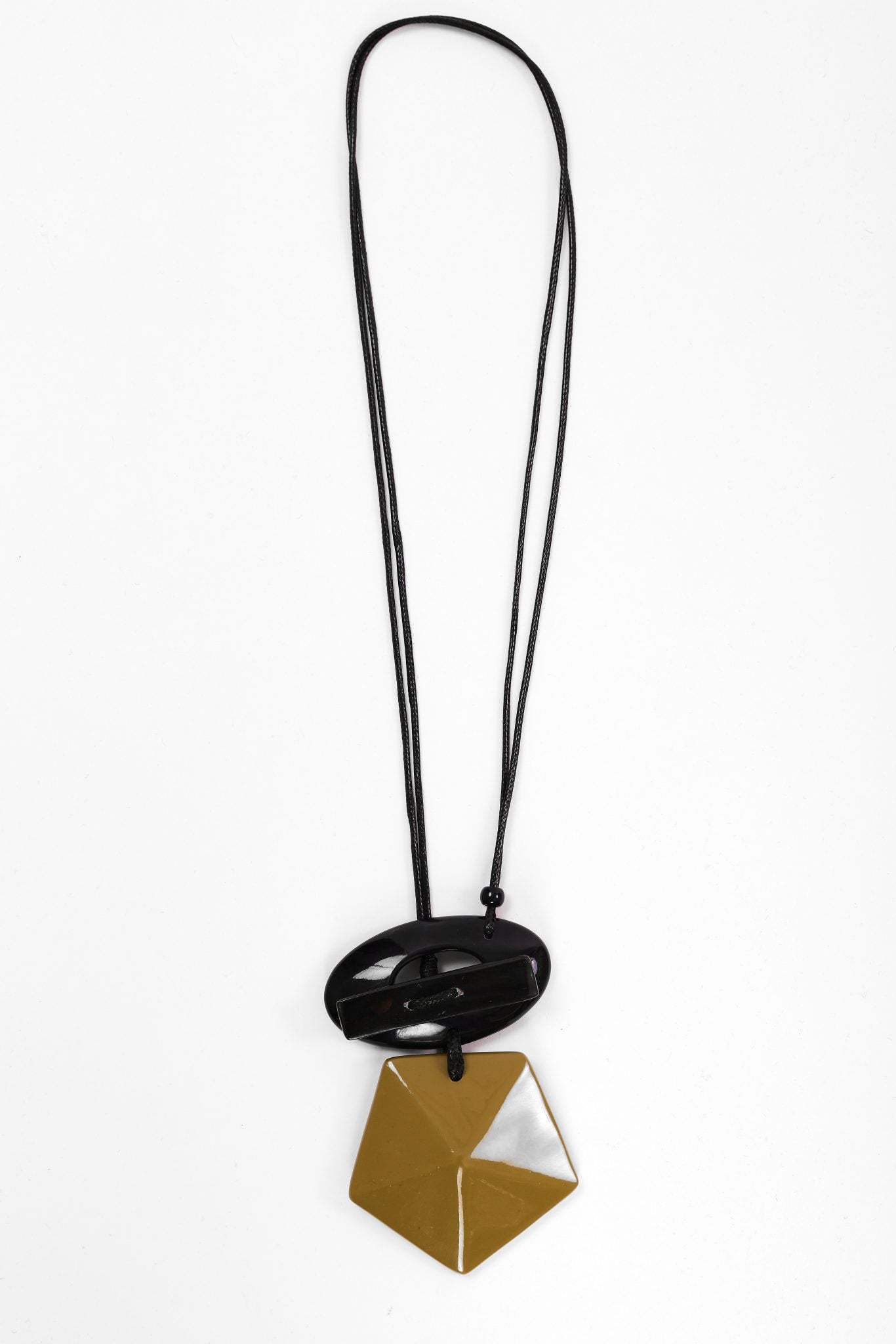 Stone Necklace With Circle And Bar Trim in Black/Avacado