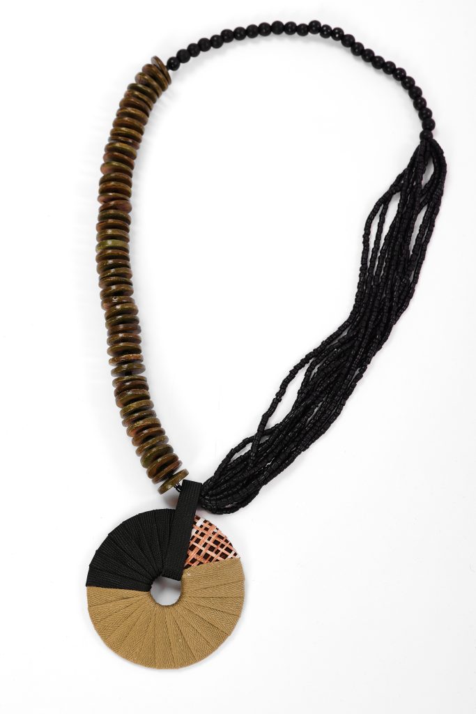 Two Tone Necklace With Bead And Loop String in Black/Avacado