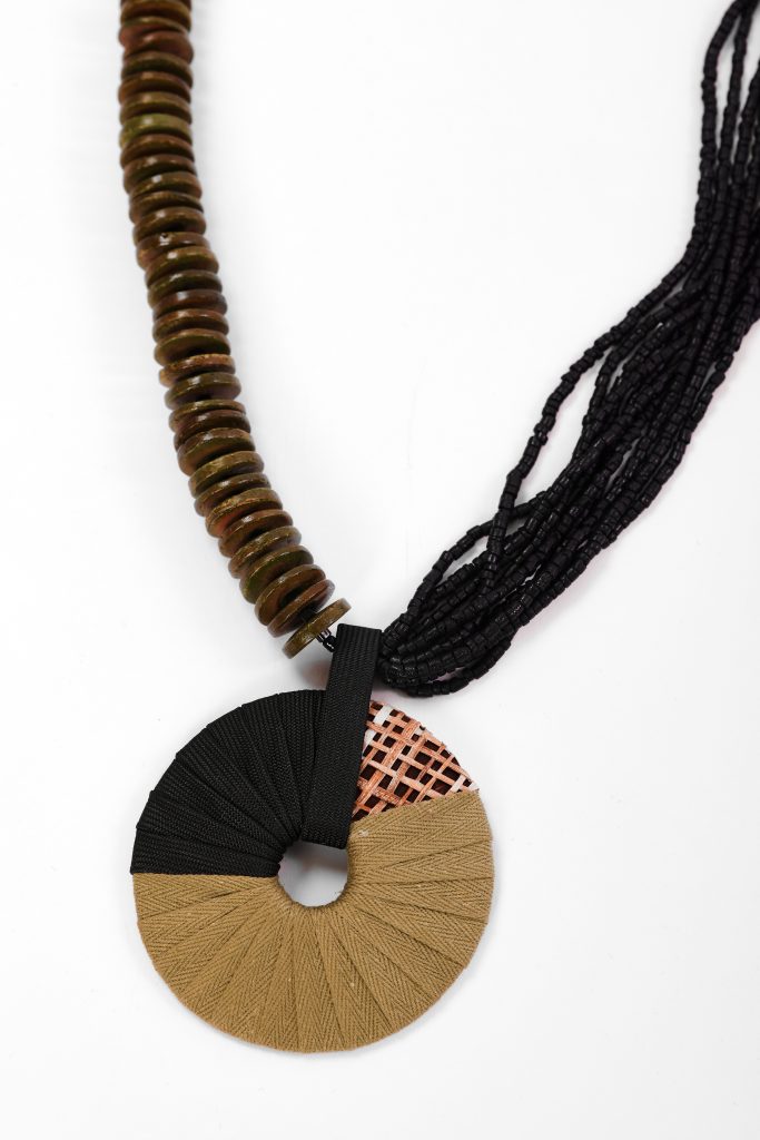 Two Tone Necklace With Bead And Loop String in Black/Avacado