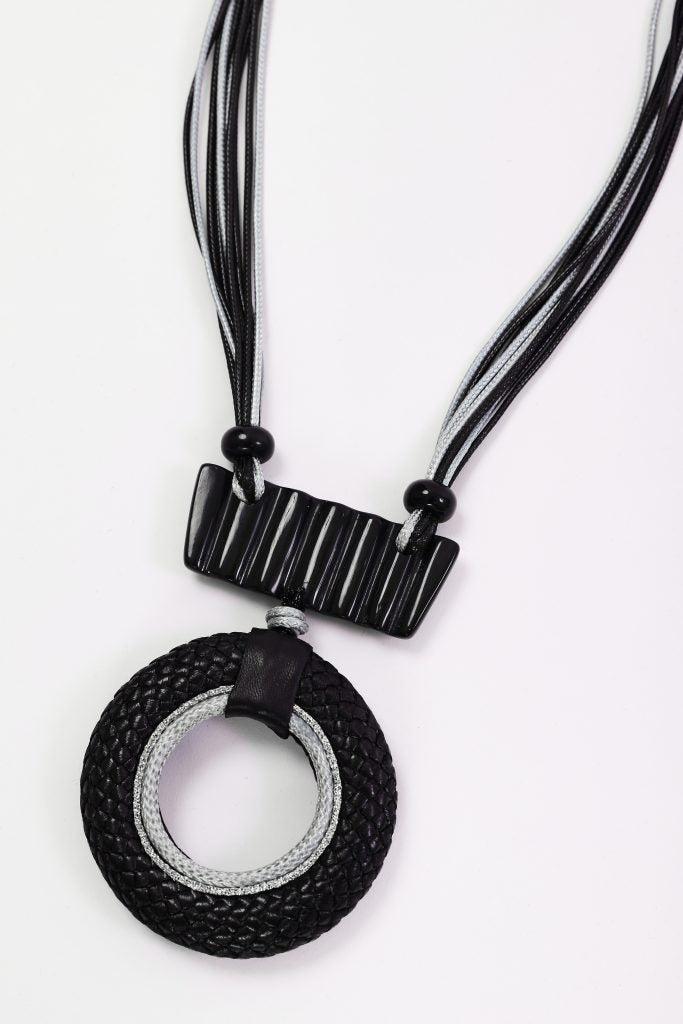 Leather Look Circle Necklace With Bar Trim in Black/Silver