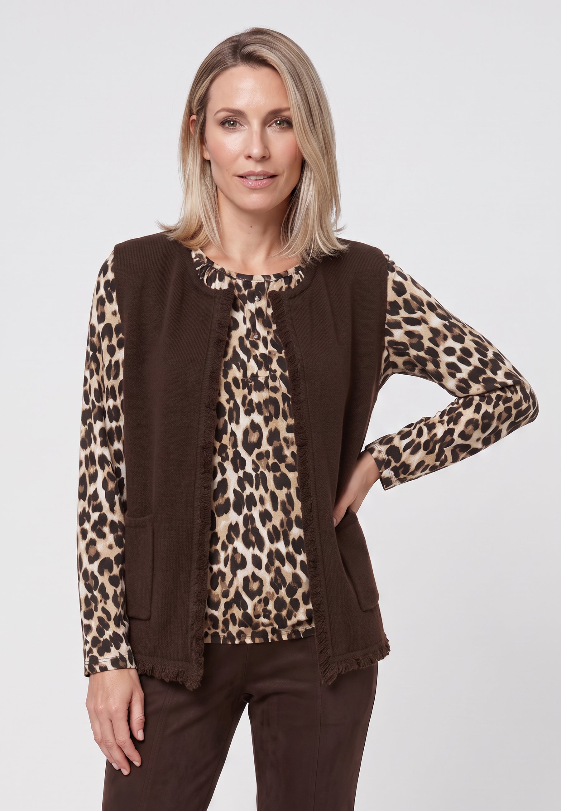 Sleeveless Cardigan in Coffee Bean