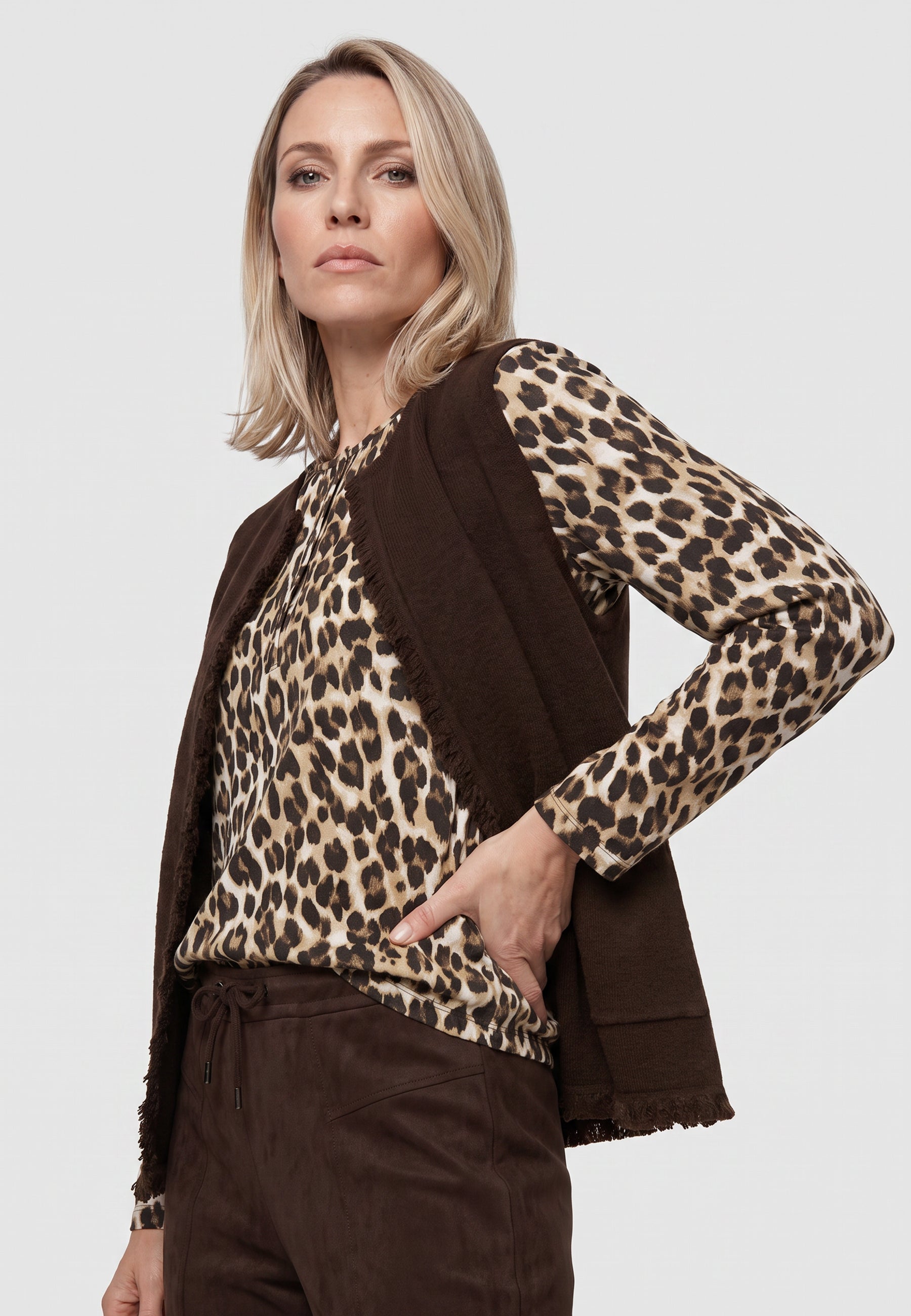 Sleeveless Cardigan in Coffee Bean