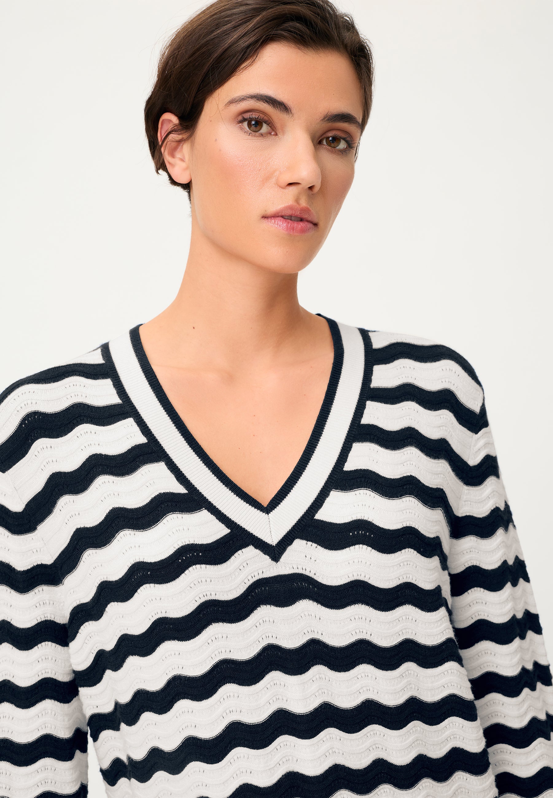 Wave Stripe V-Neck Knit in Ink Blue