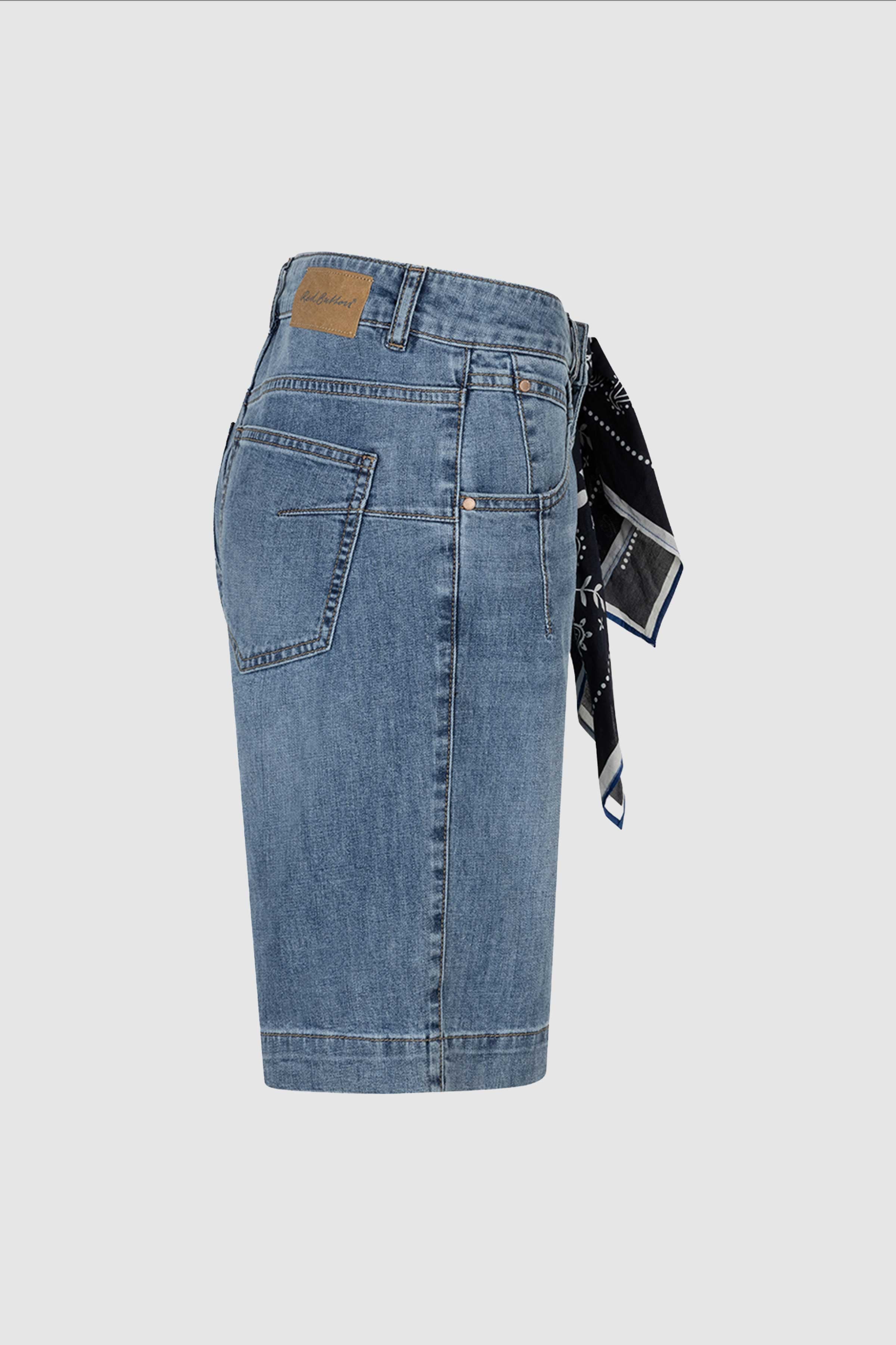 Kate Bermuda Shorts with Scarf in Stoneused