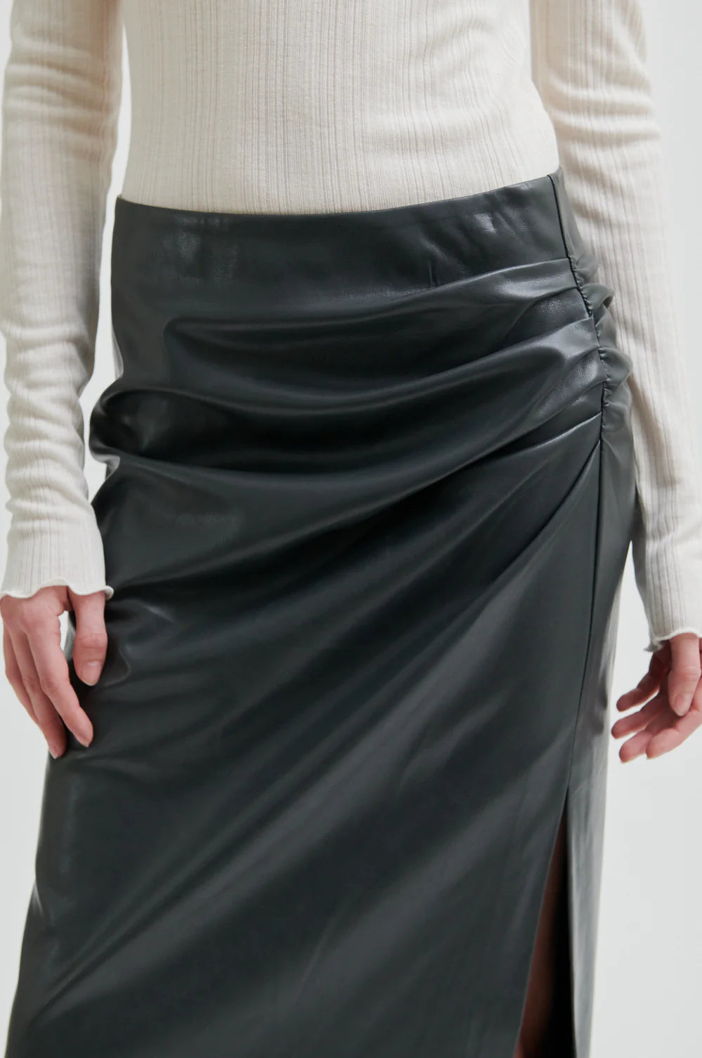 Seerie Skirt in Black Sand