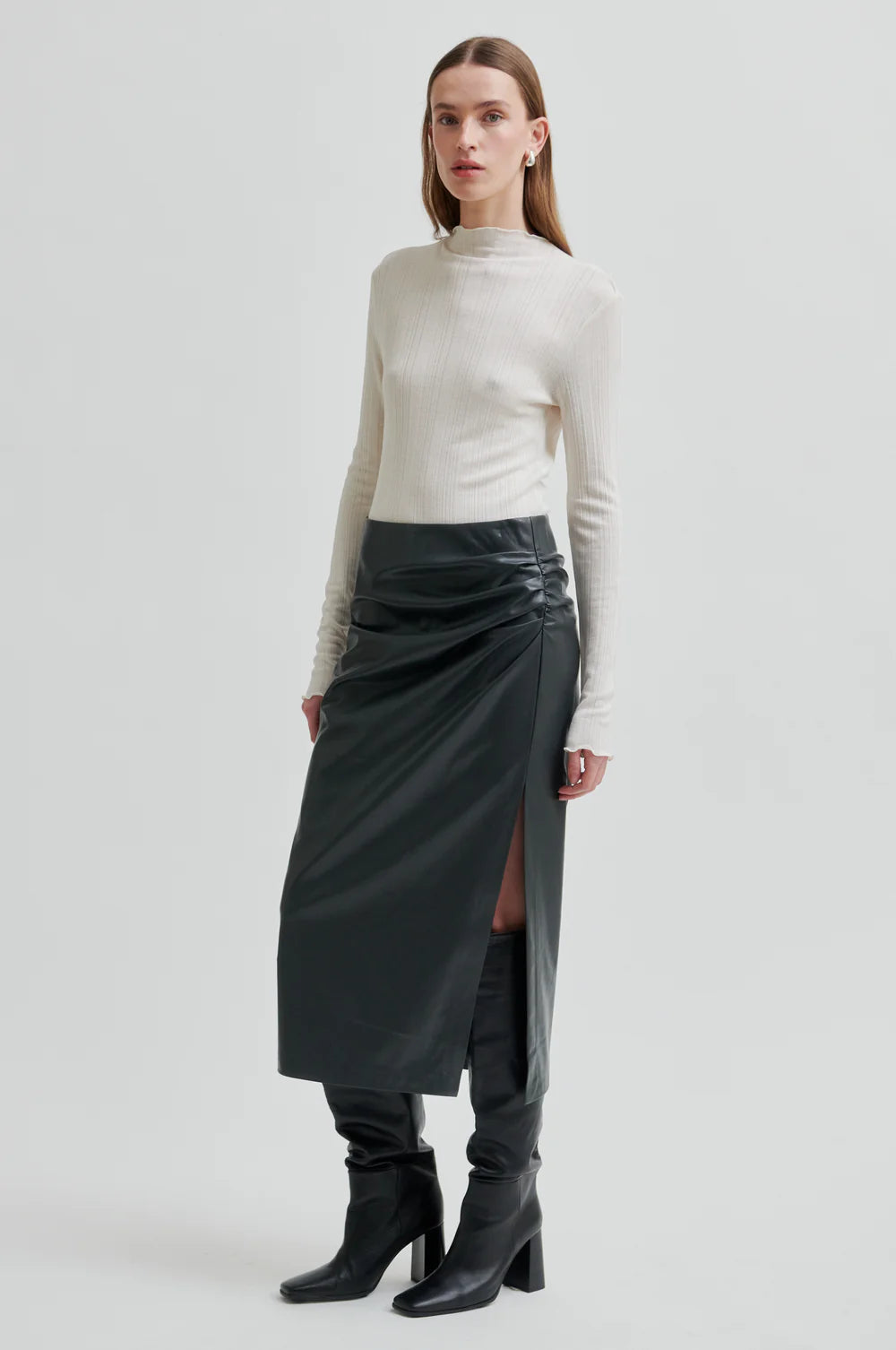 Seerie Skirt in Black Sand