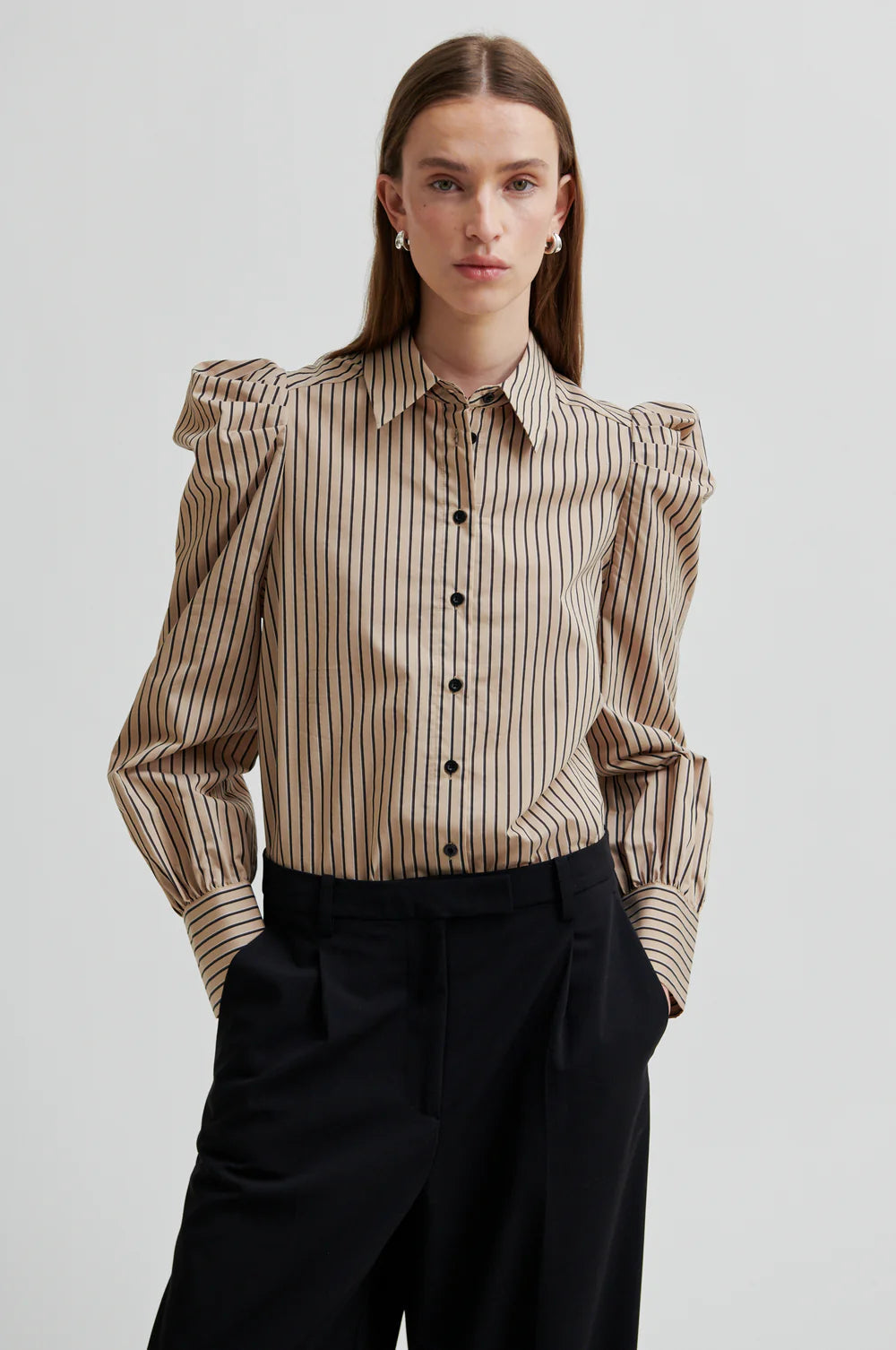Serina Slim Shirt in Camel