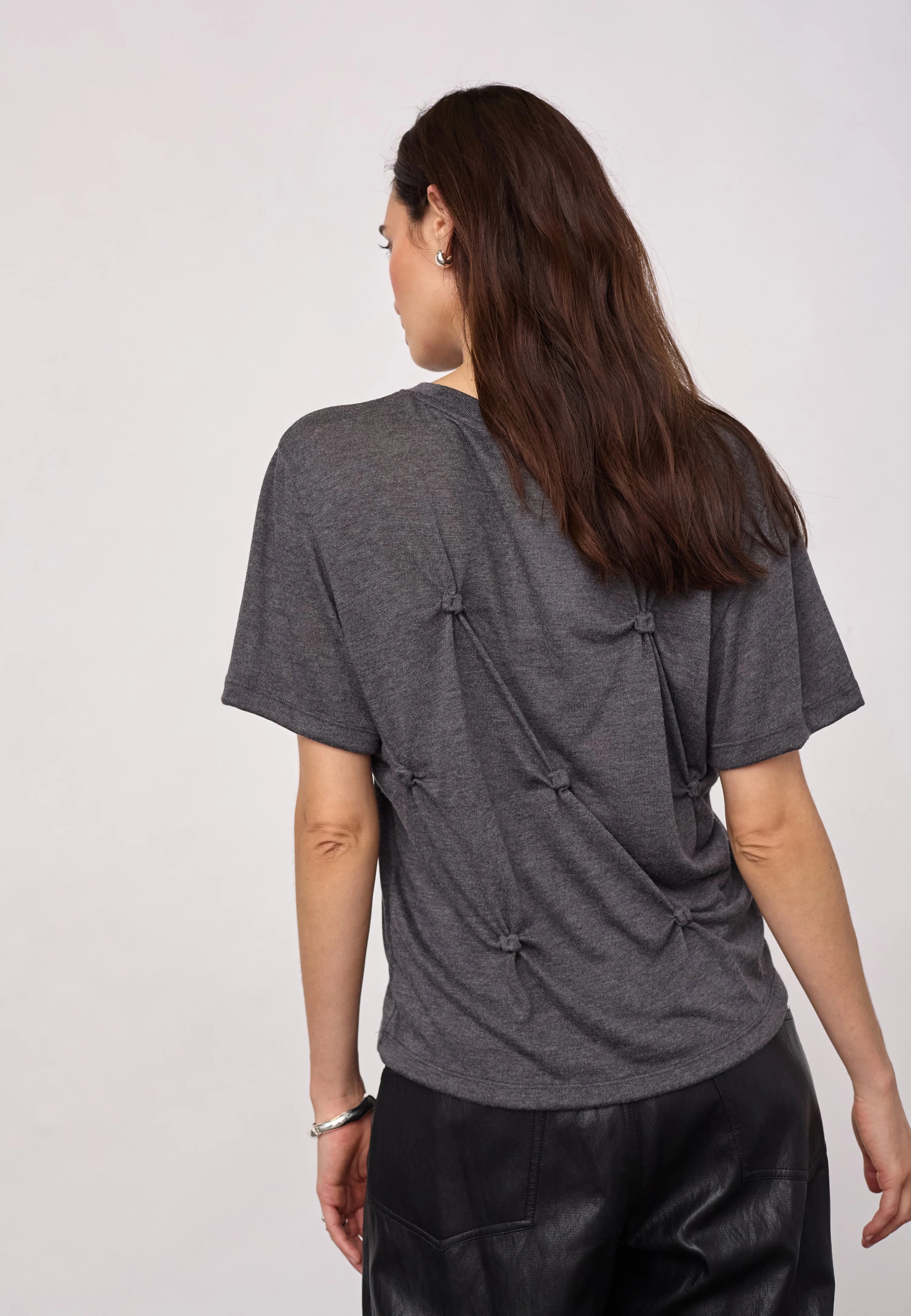 Taniacc Knot Tee in Mid Grey