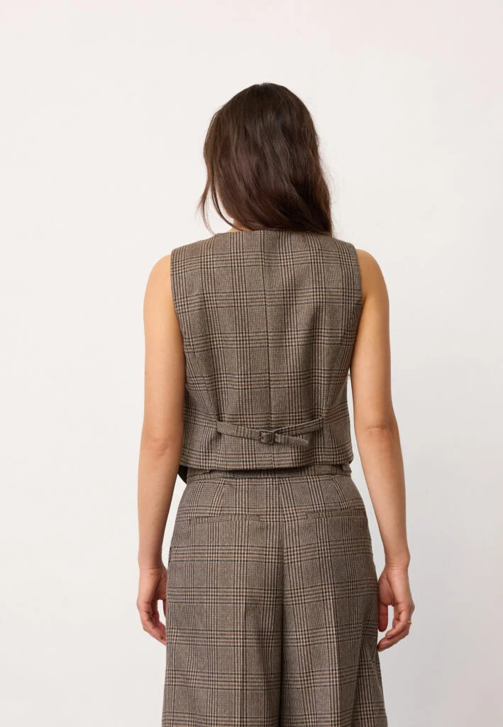 Veyacc Check Wrap Vest in Brown