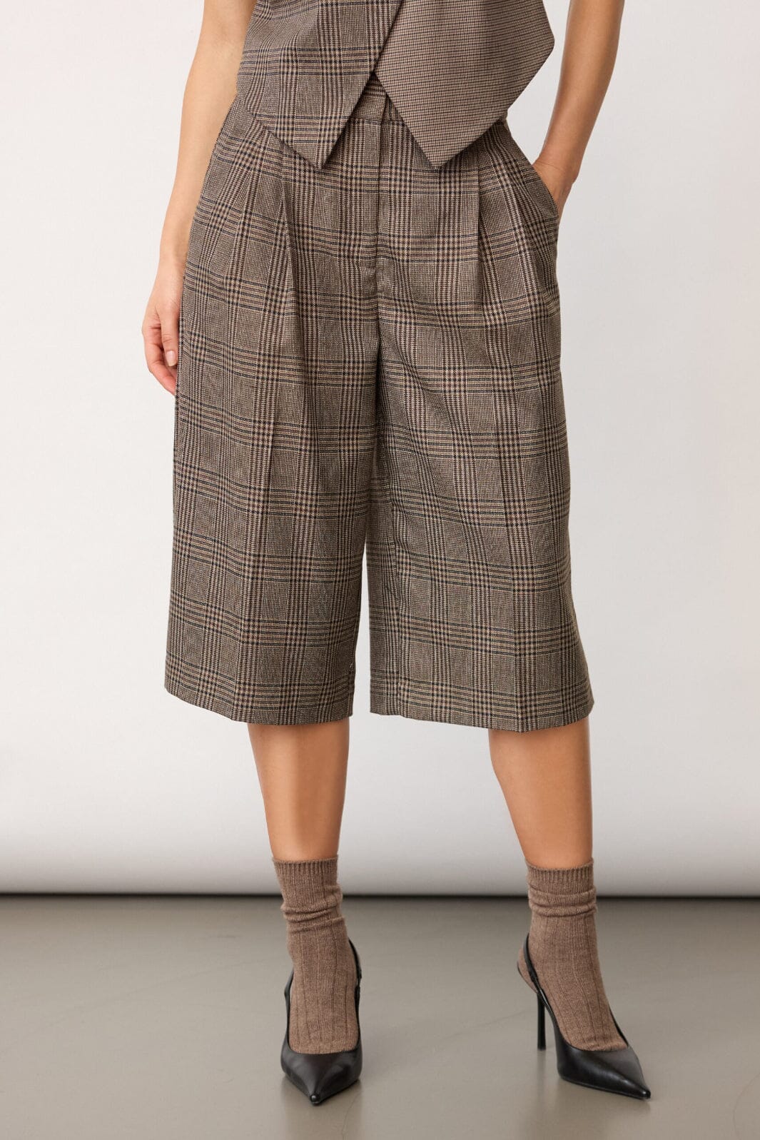 Veyacc Check Bermuda Shorts in Brown