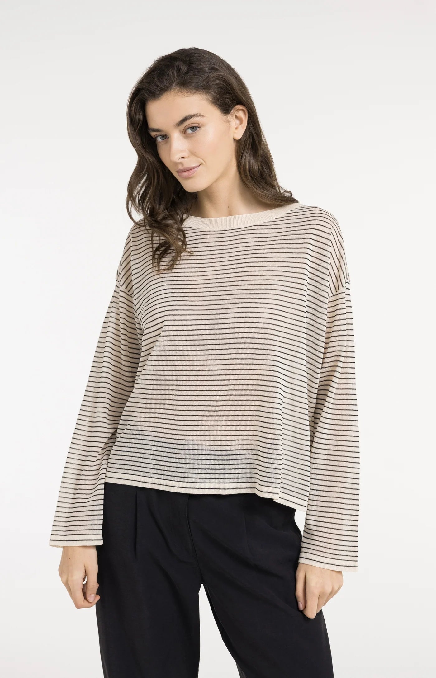 Fine Knitted Stripe Sweater in Creme Beige Dessin