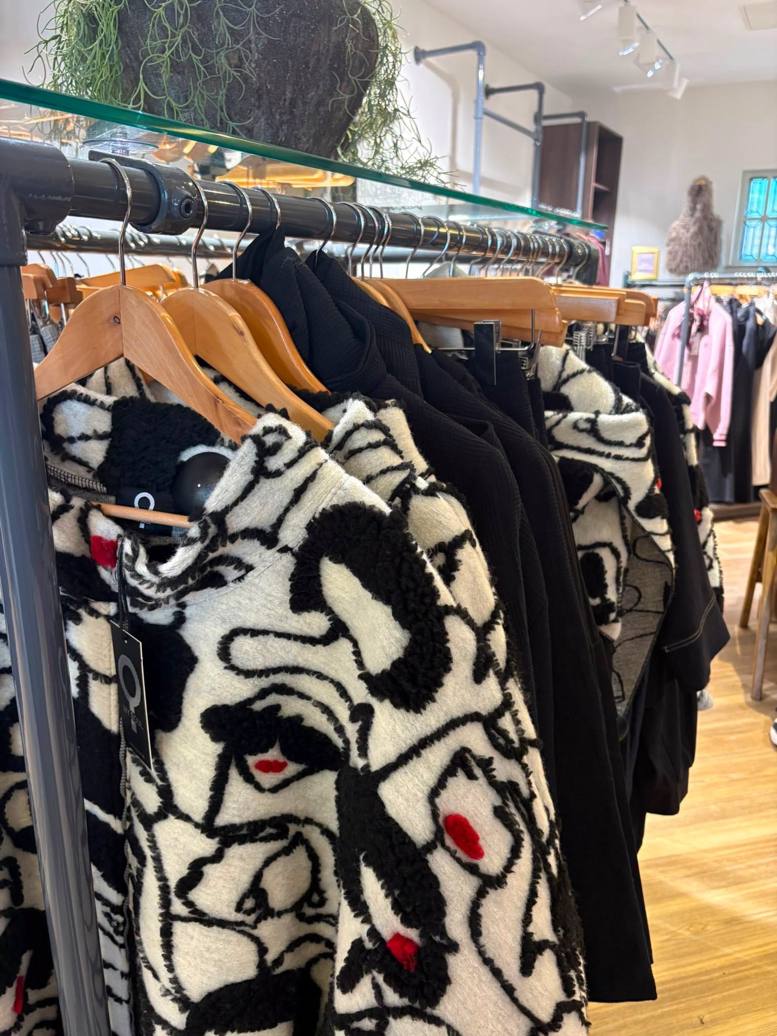Joli Clothing is a Ladies Clothes Shop / Clothes Boutique situated in Ballyclare and sees customers from Belfast, Lisburn, Newtownards, Bangor, Antrim, Ballymena, Coleraine, Magherafelt and beyond.