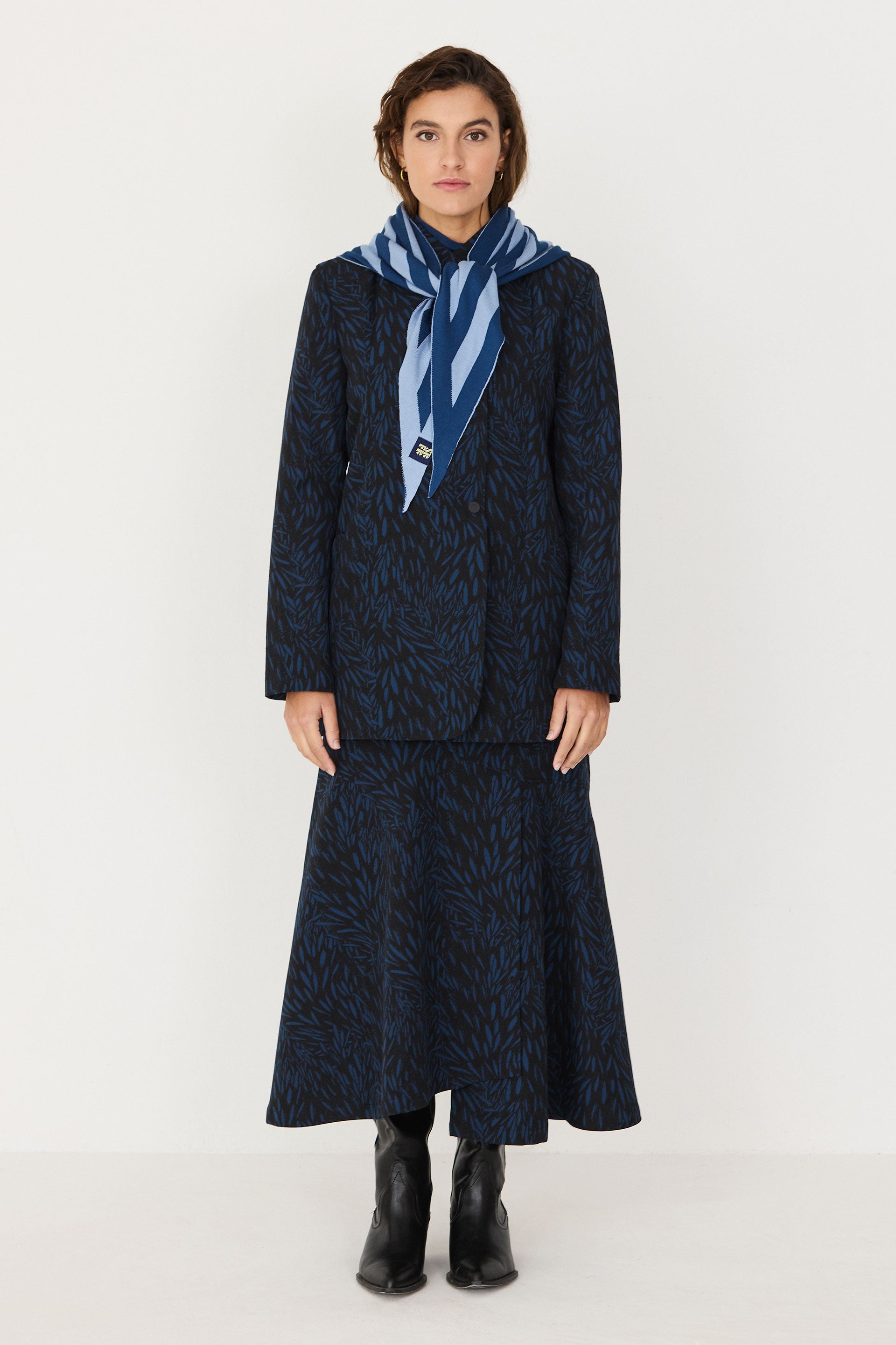Muna-Gots Scarf in Dark Blue