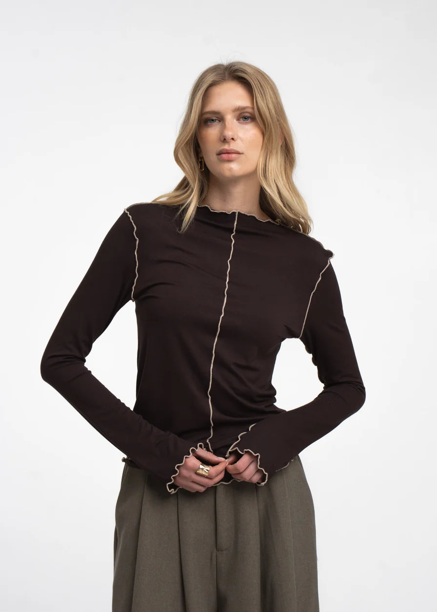 Joli Clothing is a Ladies Clothes Shop / Clothes Boutique situated in Ballyclare and sees customers from Portglenone, Moy, Carrickfergus, Larne, Ballycastle, Banbridge, Dromore and beyond.