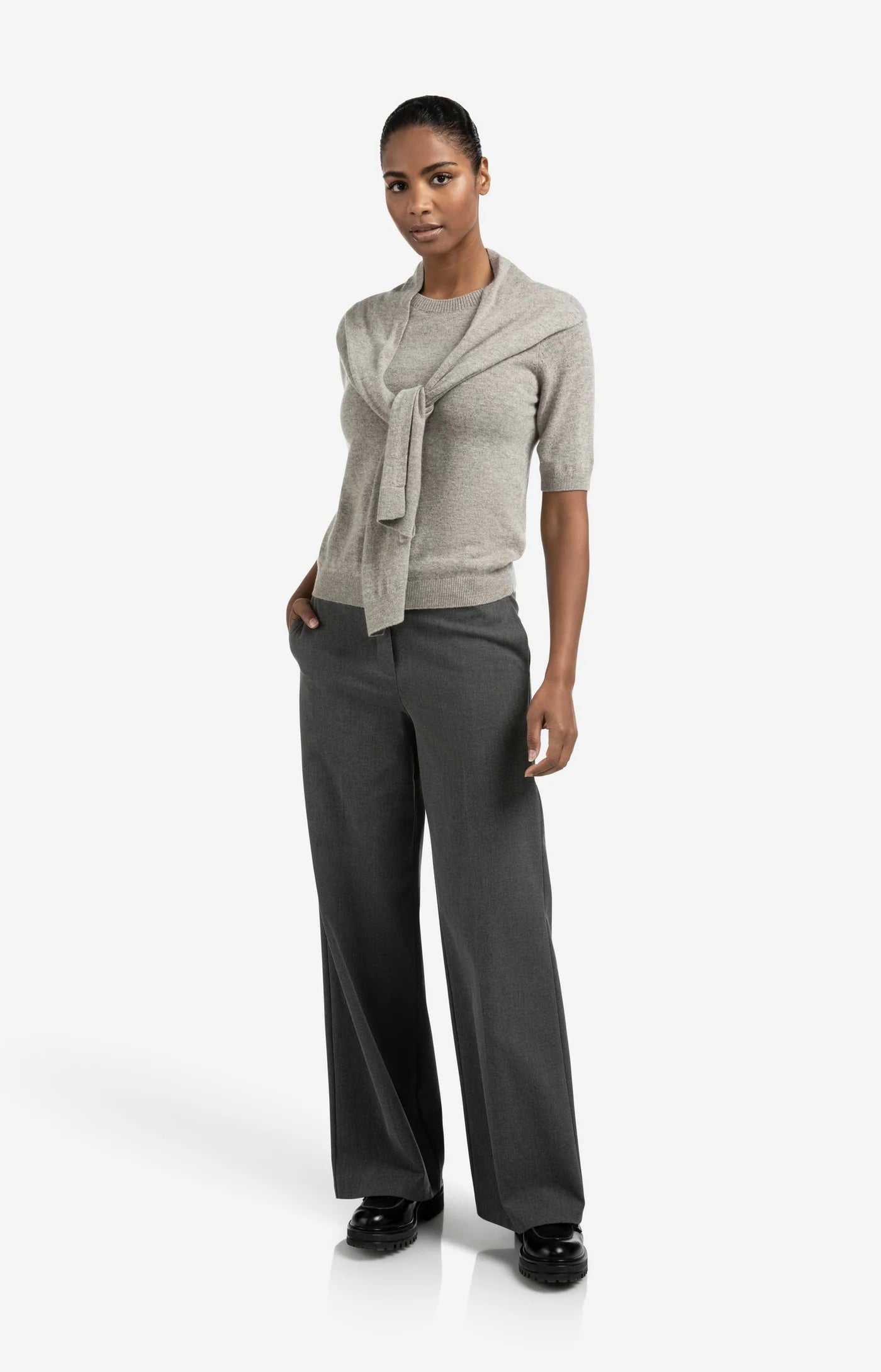 Fixed Scarf Sweater in Brownish/Grey