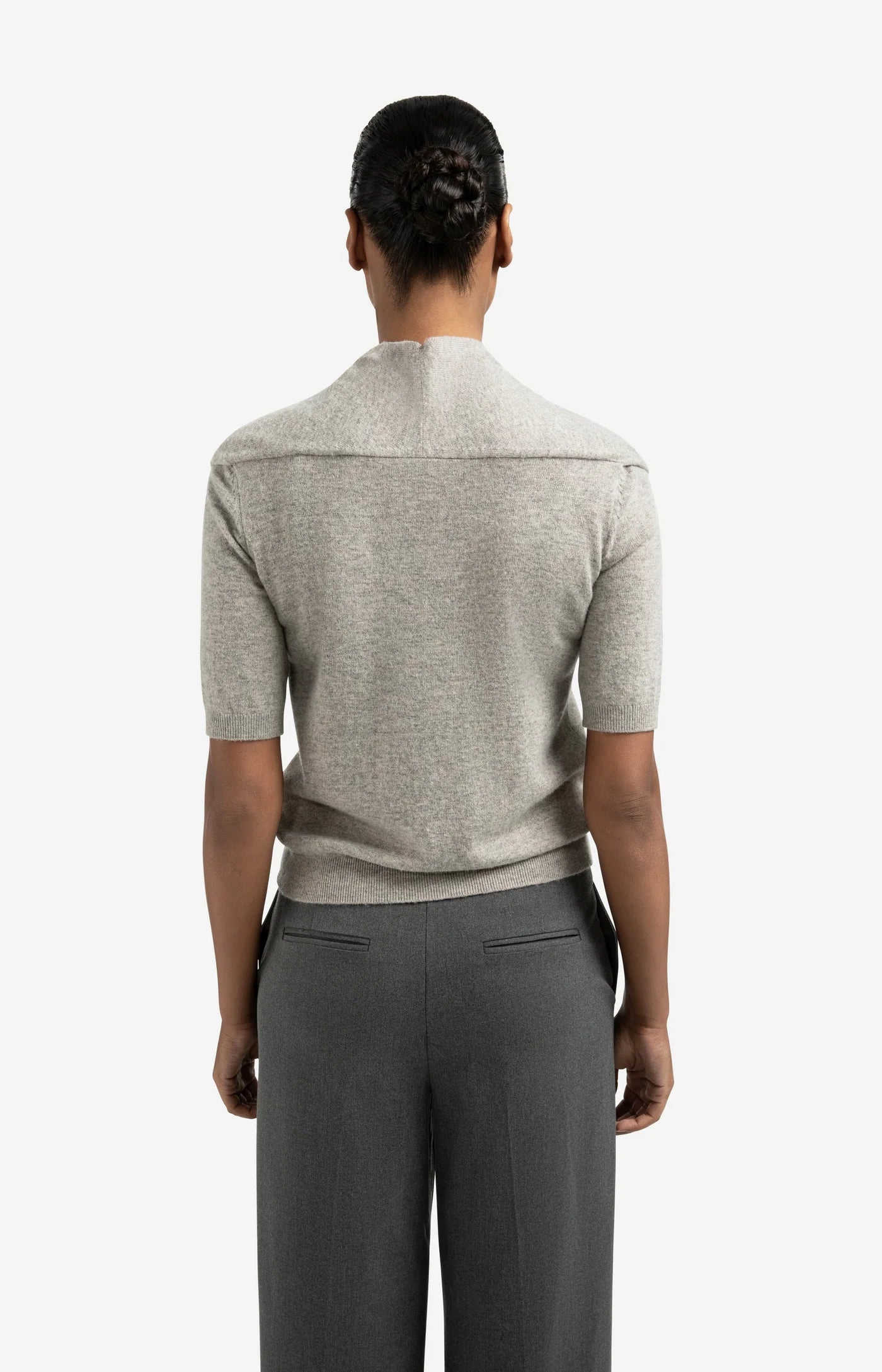 Fixed Scarf Sweater in Brownish/Grey