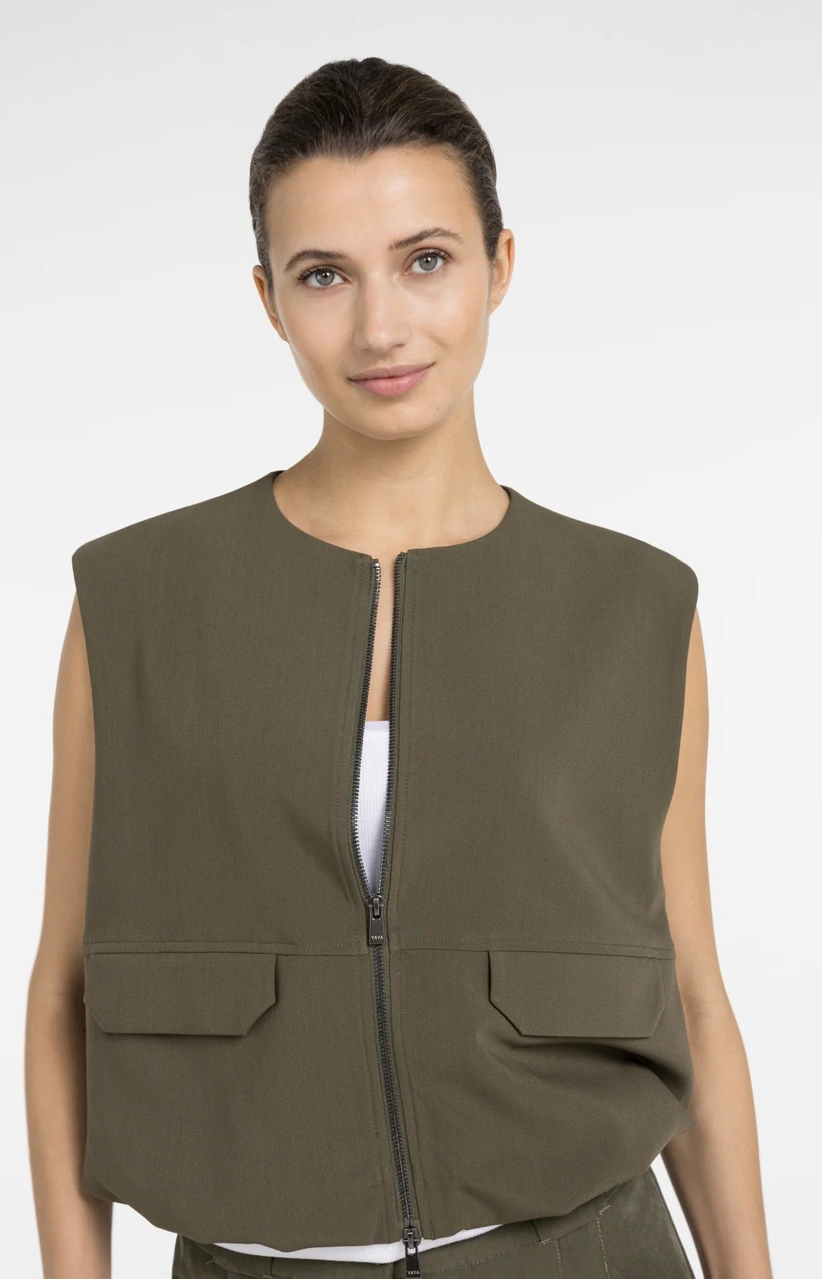 Sleeveless Jacket with Balloon-Shaped Hem in Army Green