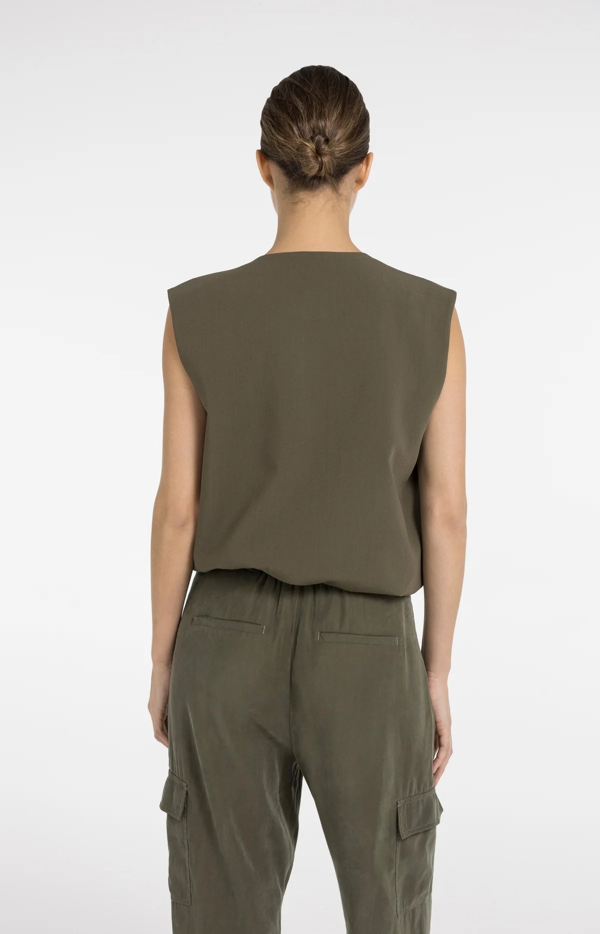 Sleeveless Jacket with Balloon-Shaped Hem in Army Green