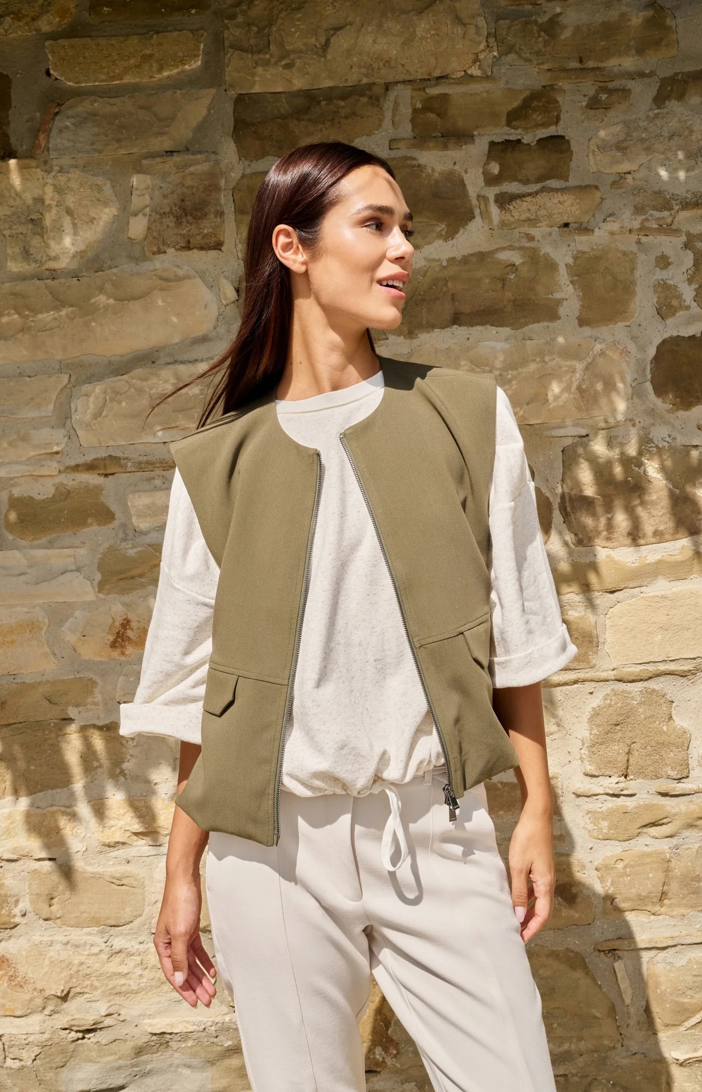 Sleeveless Jacket with Balloon-Shaped Hem in Army Green