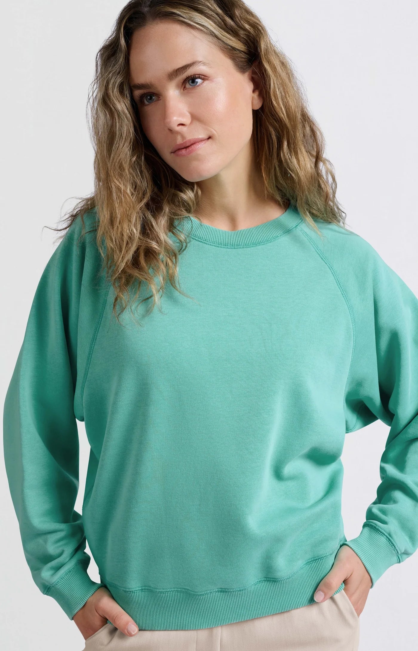 Raglan Sweatshirt in Pool Blue