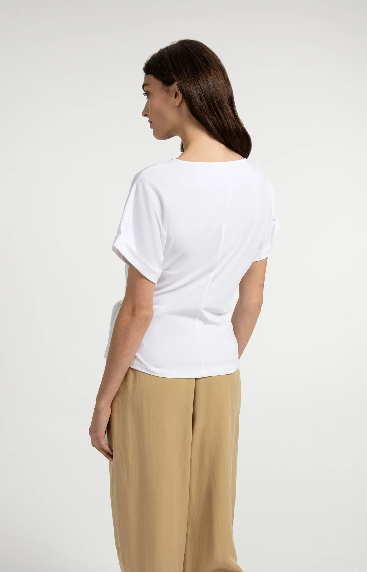 Top With Round Neckline And Knot Detail in Pure White