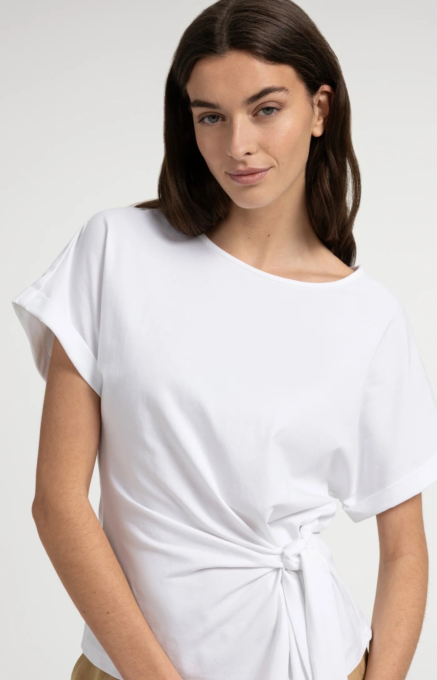 Top With Round Neckline And Knot Detail in Pure White