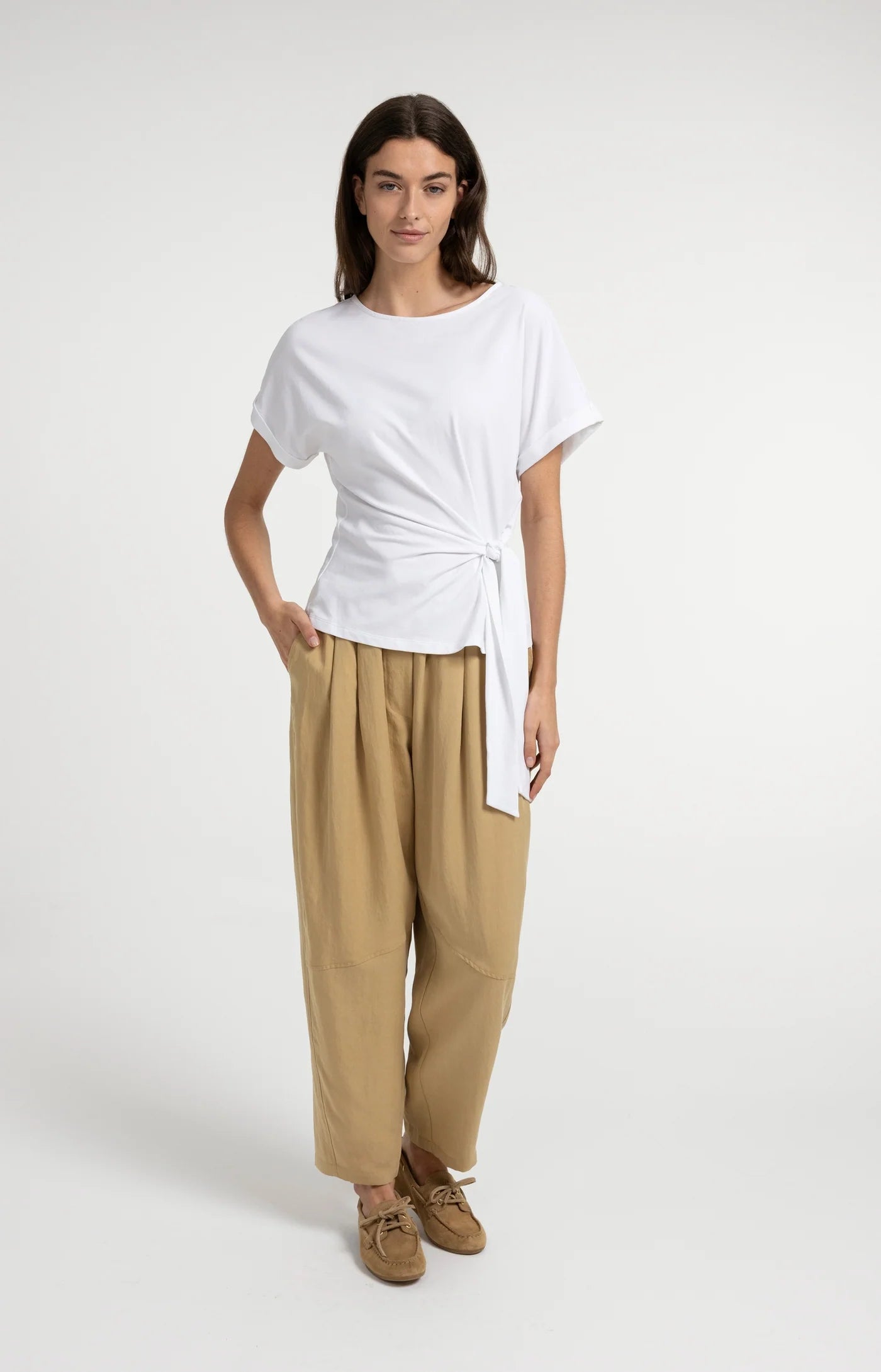 Top With Round Neckline And Knot Detail in Pure White